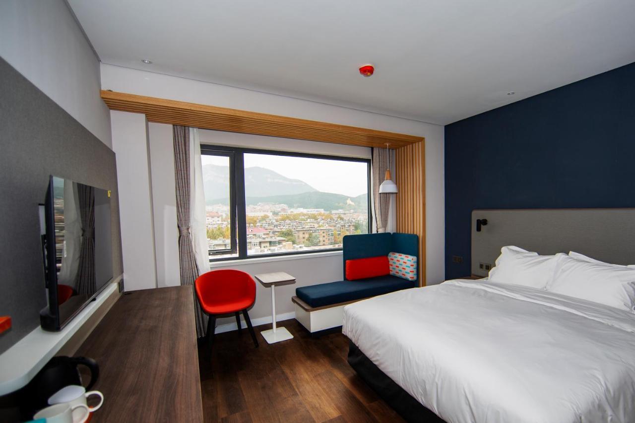 Holiday Inn Express Jinan Jingshi Road, An Ihg Hotel Eksteriør bilde