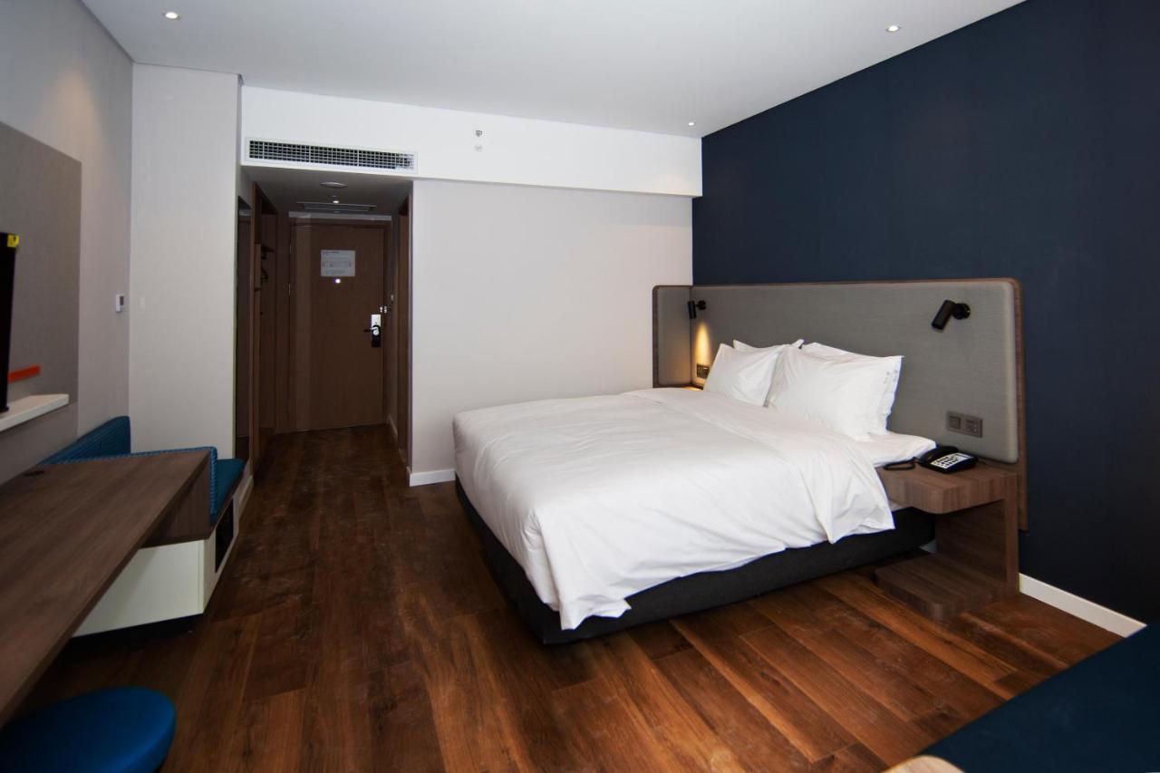 Holiday Inn Express Jinan Jingshi Road, An Ihg Hotel Eksteriør bilde